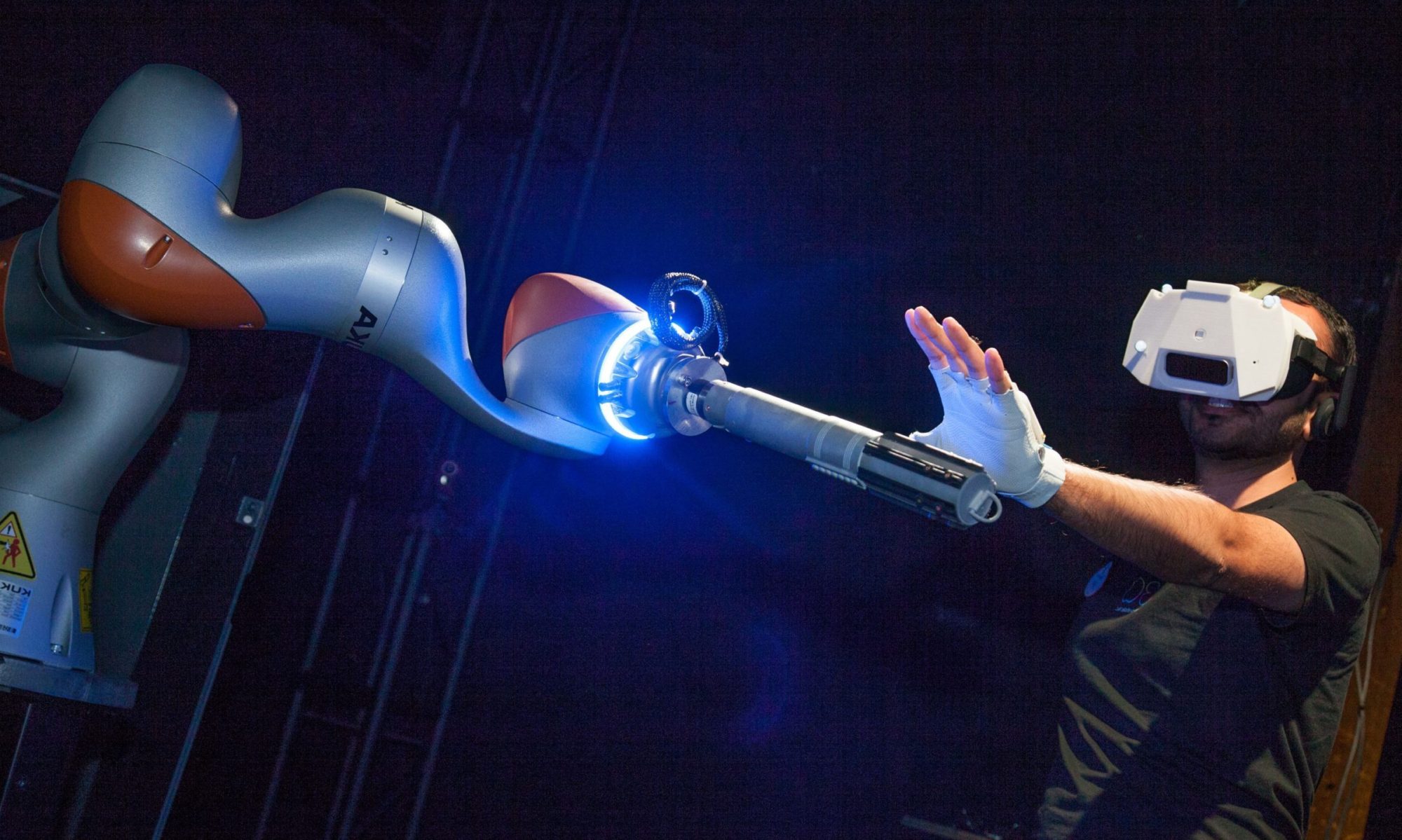 Read more about the article Meta-Physical Theatre: Making Touch Real in Virtual Reality